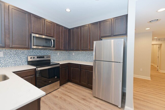 Building Photo - 536 Madison Ave