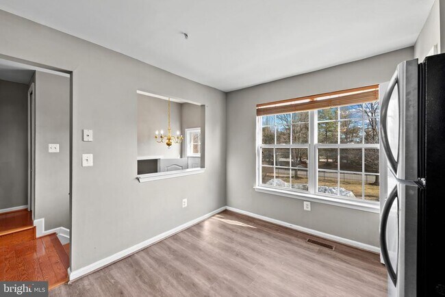 Foto del edificio - 8833 Hawthorne Ct