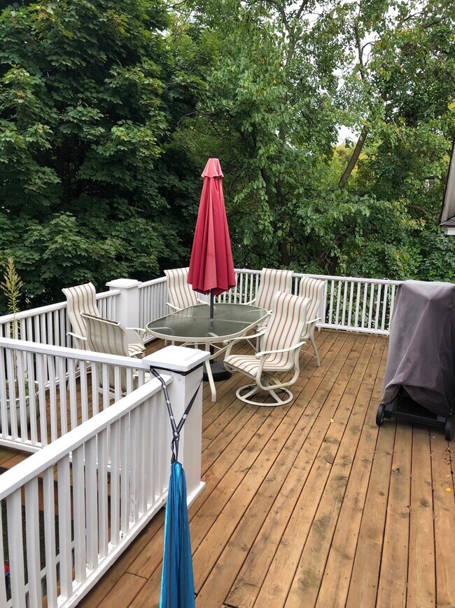 Building Photo - 552 Union St SE