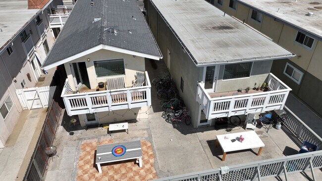 Building Photo - 6647 Del Playa Dr