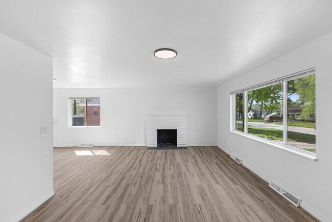 Foto del edificio - Charming 3-Bed Ranch with Detached Garage – Prime Upper Arlington/Columbus Area!