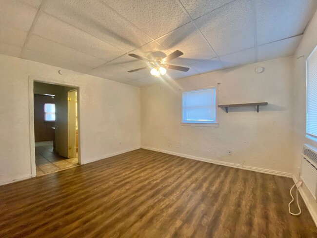 Building Photo - 2 bed 2 bath near Texas Tech University no...