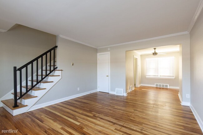 Building Photo - 2 br, 1 bath  - 1888 E Outer Dr