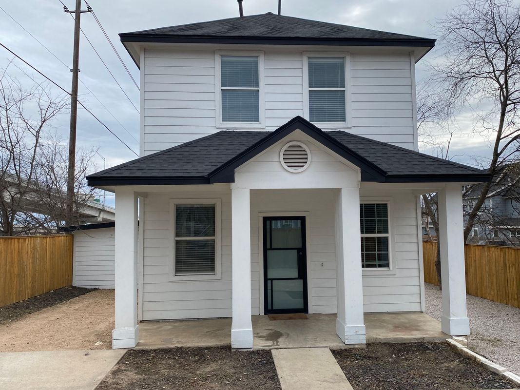 Foto principal - 7617 Carver Ave
