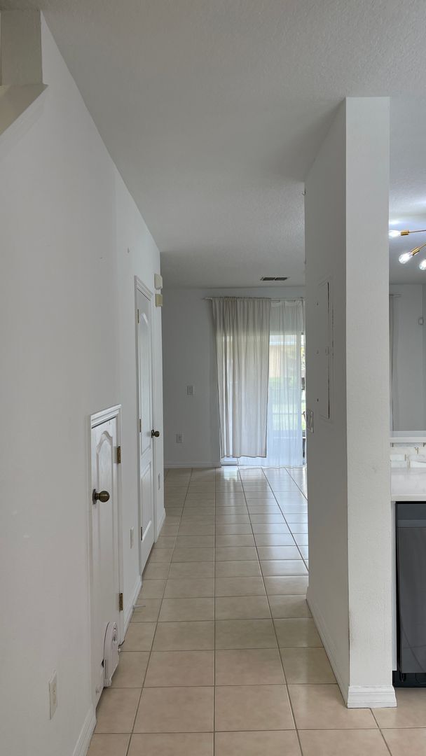 Building Photo - Charming,Pet Friendly 2 Bedroom, 2.5 Bath Townhome!