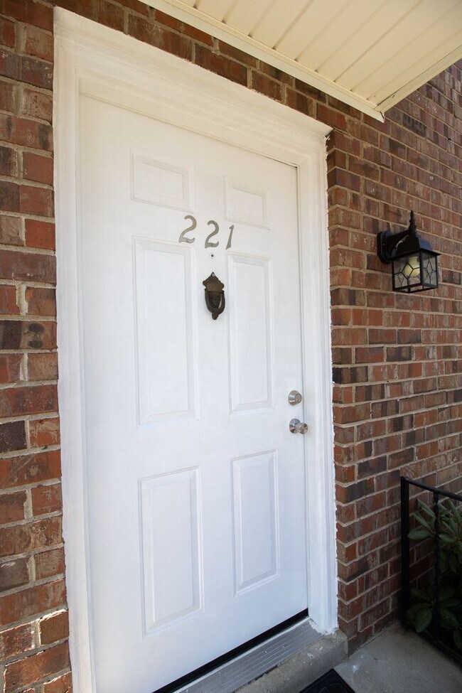 Foto del edificio - 221 Timberway Dr