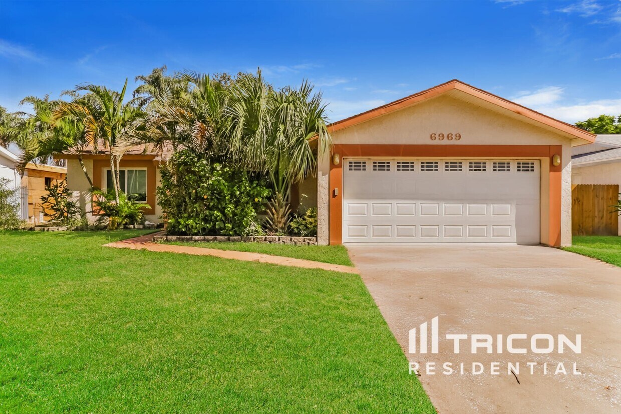 Foto principal - 6969 Briarwood Ave N