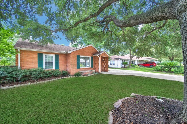 Building Photo - 1607 Libbey Dr
