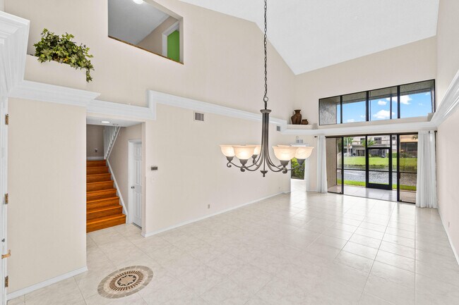 Foto del edificio - 5465 Monterey Cir