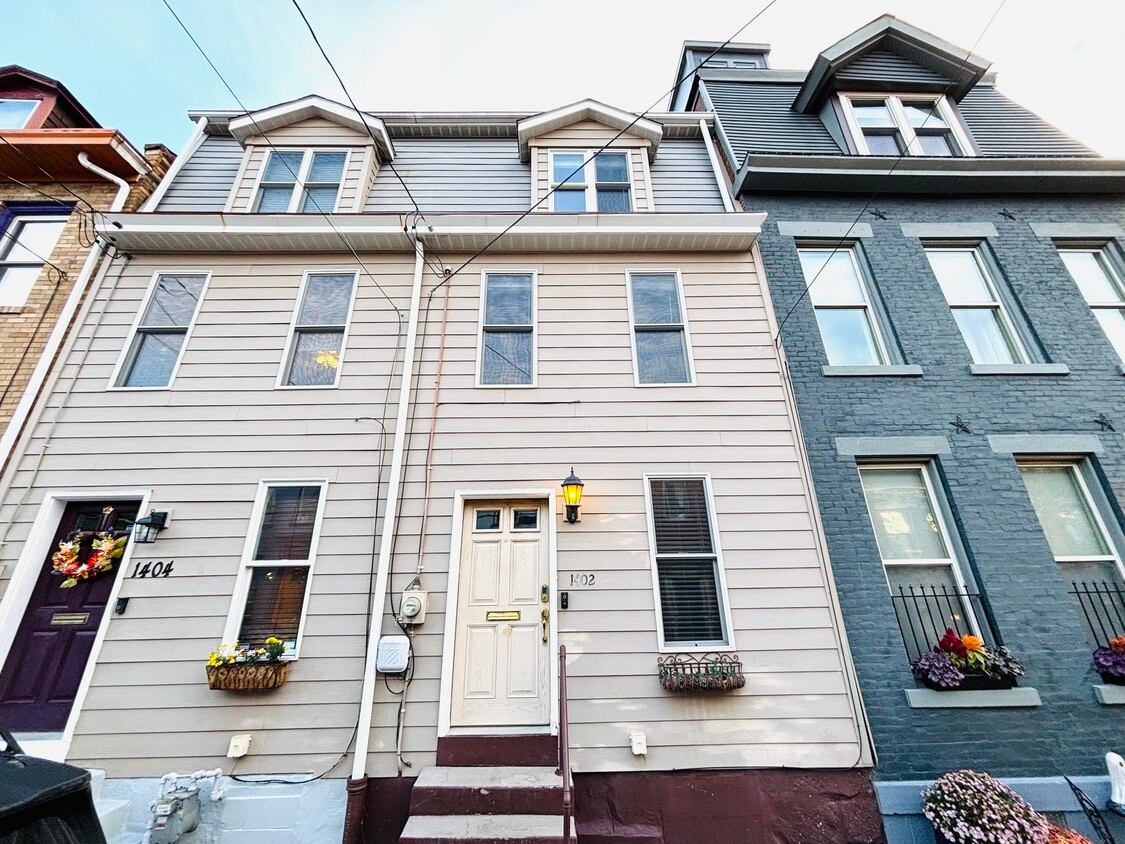 Primary Photo - 1402 Sherman Ave