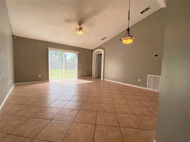 Foto del edificio - 13820 Eagleridge Ct