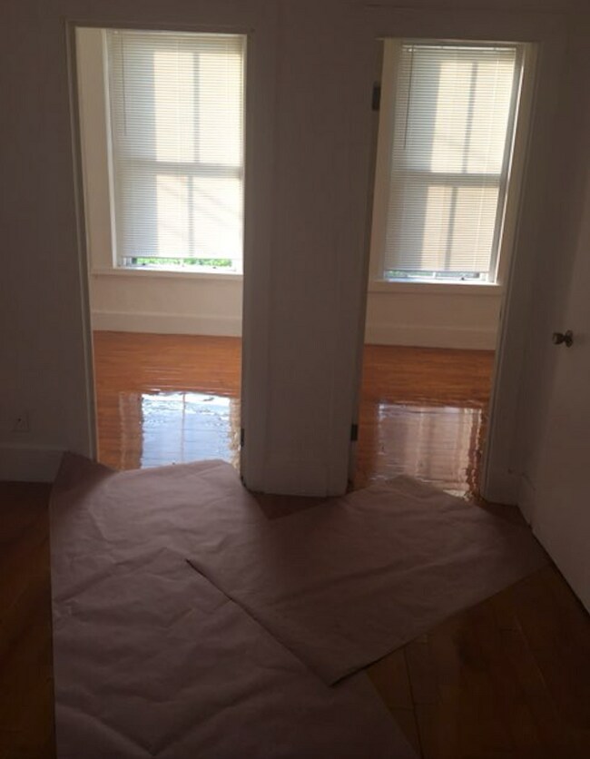 Building Photo - 4 Adella Pl