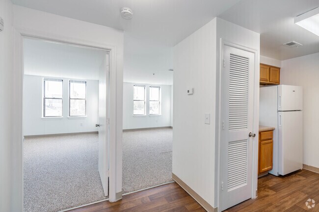 1HAB, 1BA - 580 ft² - Landmark