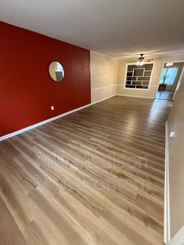 Building Photo - 9406 Dunwoody Dr