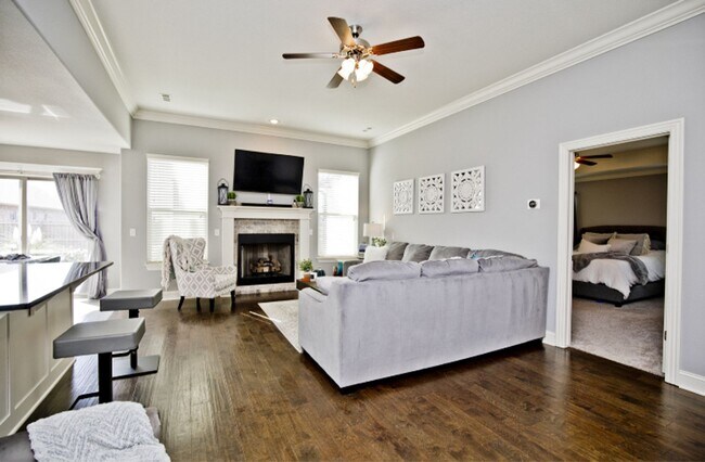 Building Photo - 3 Bedroom Home off Elm Springs Bypass! Com...