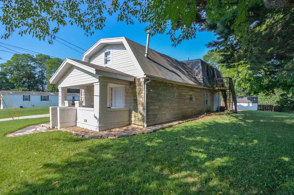 Primary Photo - 1623 W Arlington Rd