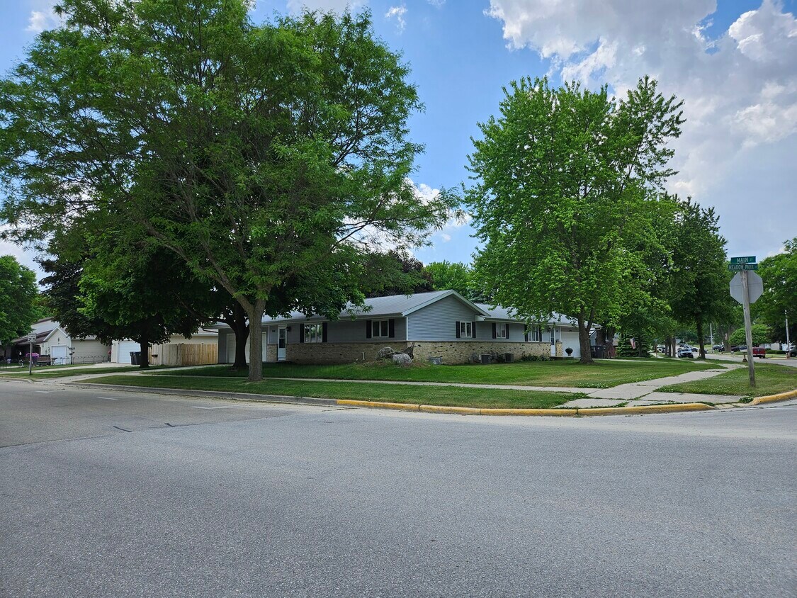 101 Meadowpark Dr, Horicon, WI 53032 House Rental in Horicon, WI