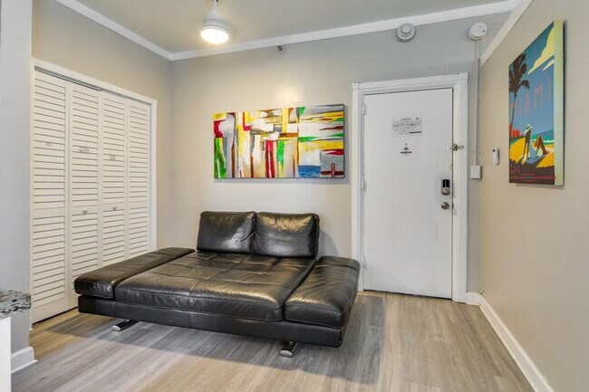 Foto del edificio - 3700 Collins Ave