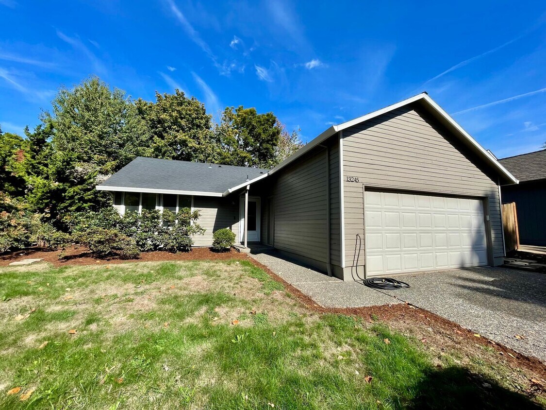 Primary Photo - Beautiful 3 Bed/2 Bath Single-Level Home i...