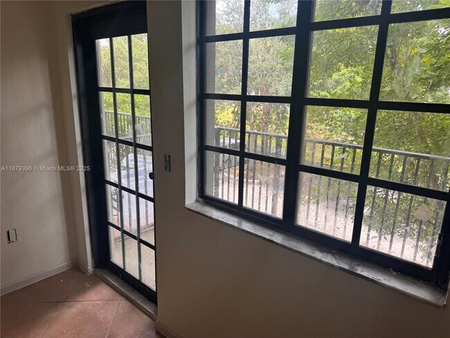 Foto del edificio - 2801 Riverside Dr