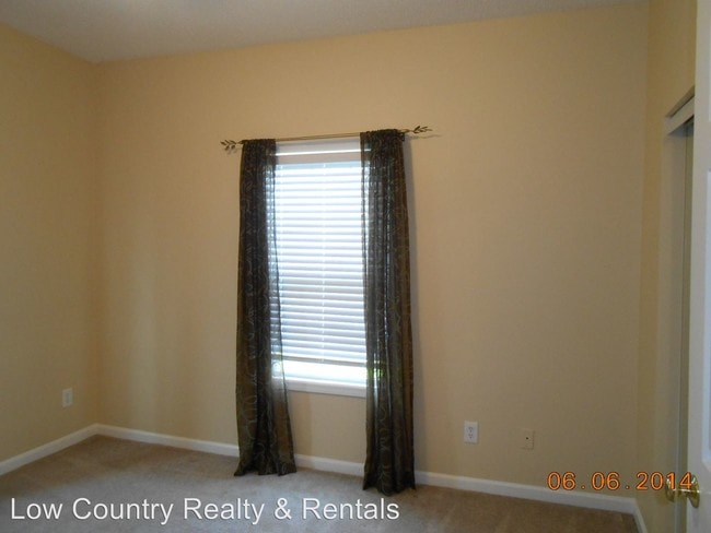 Building Photo - 3 br, 2 bath House - 14 Kendall Dr