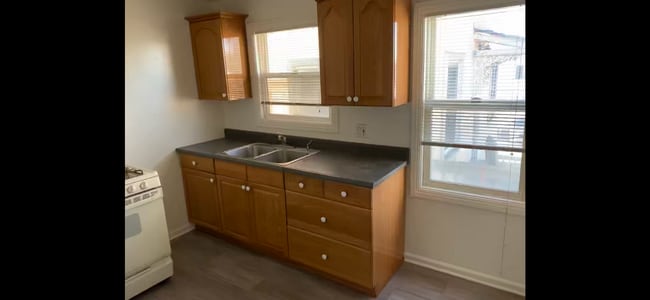 Building Photo - 1424 Ocean Ave