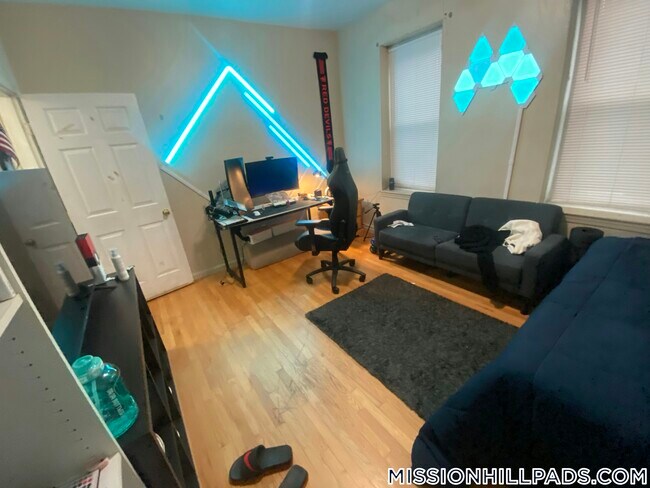 Building Photo - 1458 Tremont St