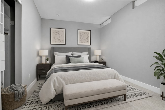 Foto del edificio - $1,390.95 - 1 Bed, 1 Bath Condo with In Unit Laundry in a Secured Building with an Elevator!