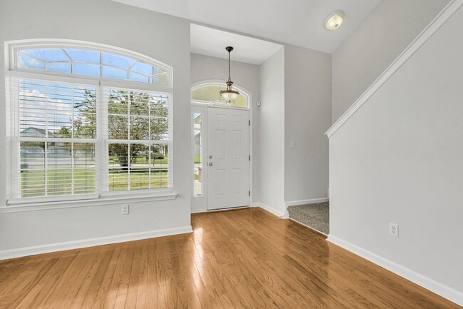 Building Photo - 145 Red Oak Dr