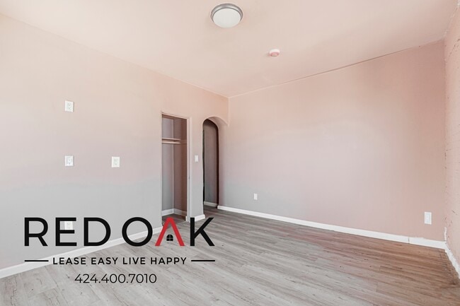 Building Photo - 2731 Beverly Blvd