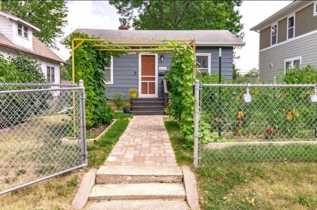 Building Photo - 3522 Emerson Ave N