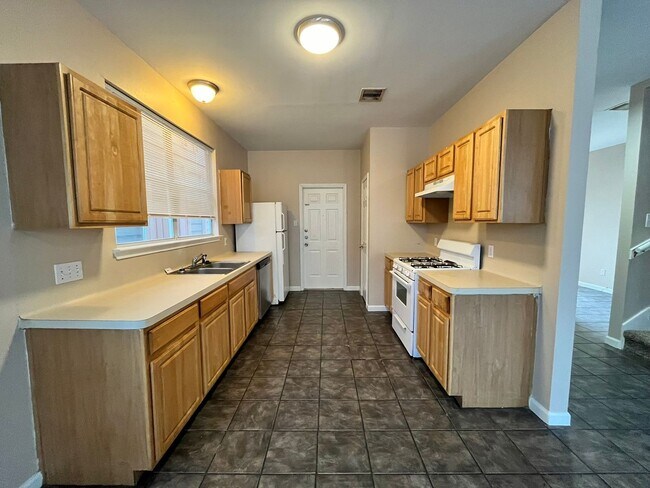 Foto del edificio - For Lease | 3 Bed, 2 Bath | 1,797 Sq Ft | ...