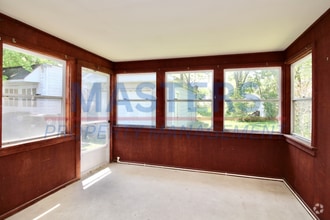 Building Photo - 718 Elm St