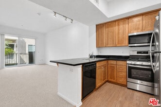 Building Photo - 4060 Glencoe Ave