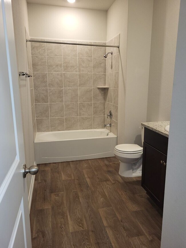 Foto del edificio - 4 Bedroom 2 story house ready for move-in.