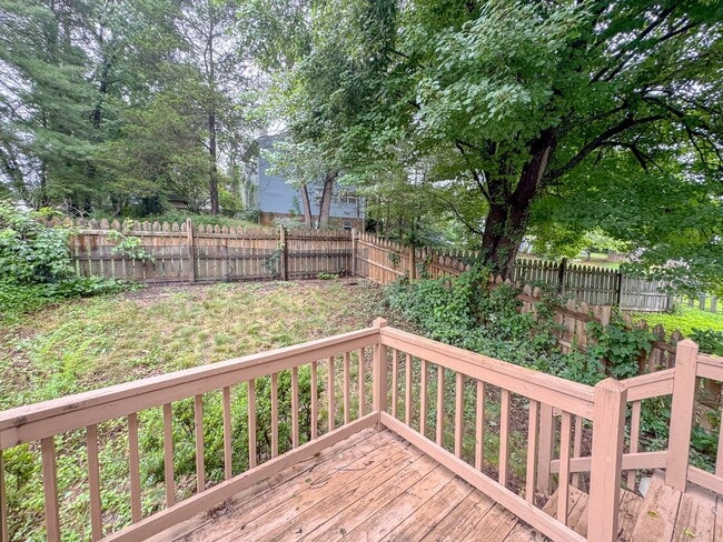 Building Photo - 3Bed/2.5Bath Townhouse