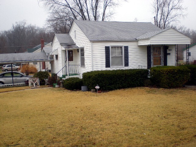 Primary Photo - 502 Missouri 72 E