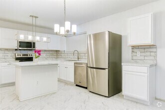 Building Photo - 2052 Club Oak Dr