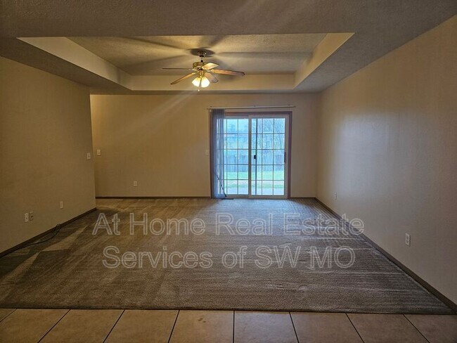 Building Photo - 4315 W La Siesta Ln