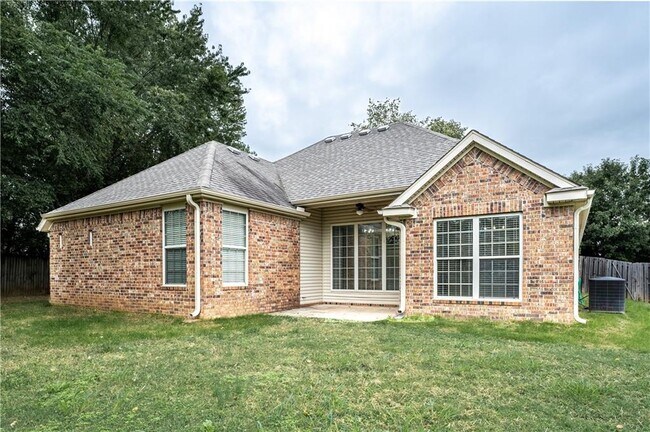 Foto del edificio - 1536 N Oakhaven Pl