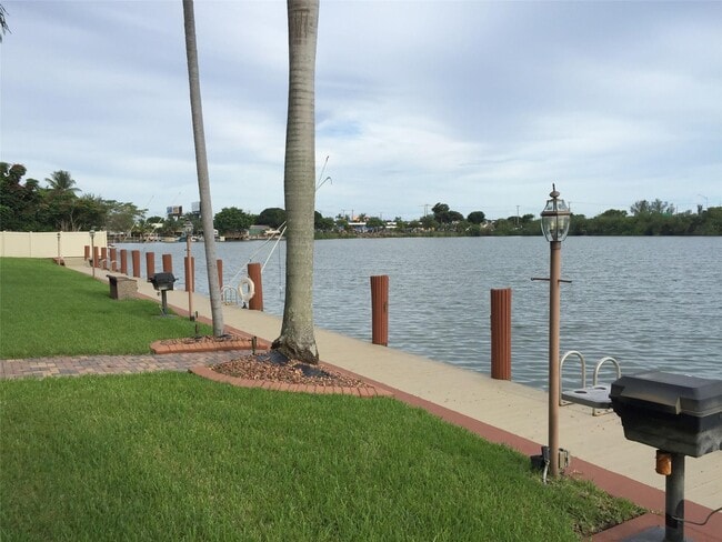 Building Photo - 1100 Crystal Lake Dr