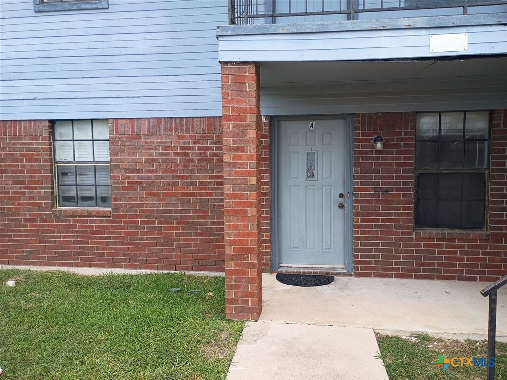 Building Photo - 4805 Cedarhill Cir