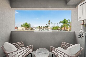 Building Photo - 4347 Woodlawn Ave