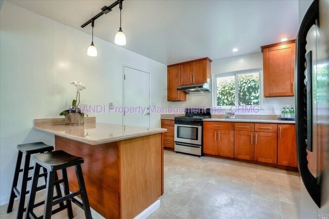 Building Photo - 2040 Shady Ln