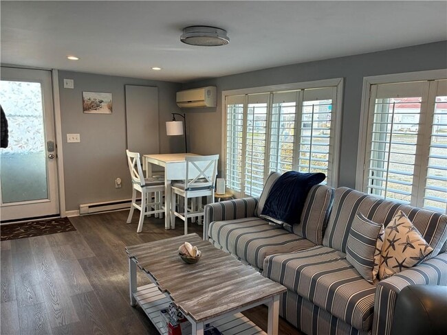 Building Photo - 271 Great Island Rd