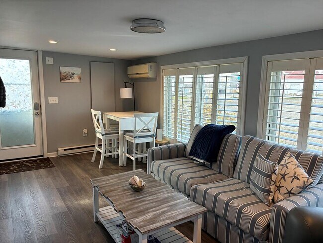 Foto del edificio - 271 Great Island Rd