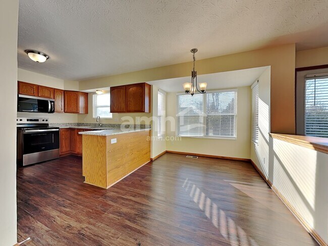 Foto del edificio - 6088 Lakewood Dr