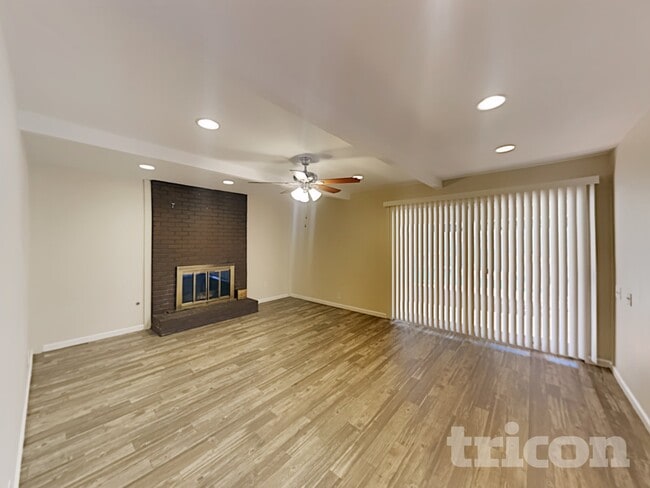 Foto del edificio - 3746 Terrace Dr