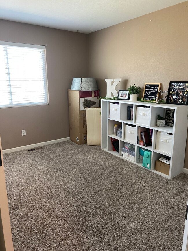 Foto del edificio - 3 bed 2.5 Bath Twin Home SORRY NO PETS!!