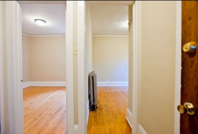 Foto del edificio - 3000 N Oakland Ave